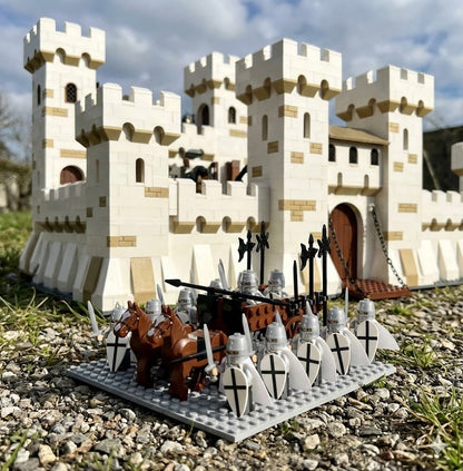 12PCS White Medieval Knight Minifigures Set with MOC War Chariot, 2 Horses & Baseplate